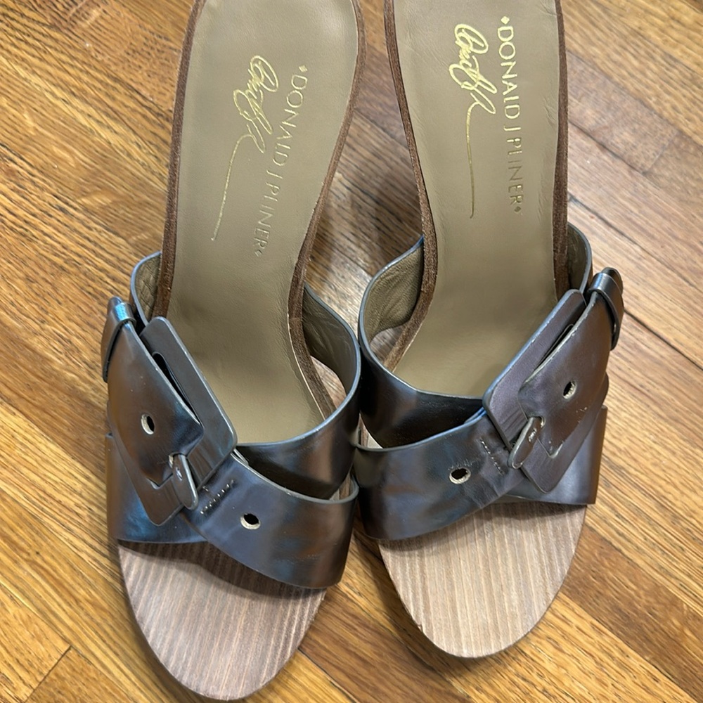 Donald J Pliner metallic pewter 3.5” heel sandals sz. 9.5. NEW